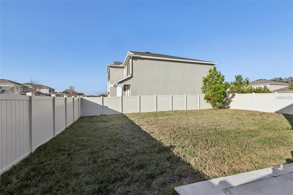 For Rent: $3,000 (5 beds, 3 baths, 2674 Square Feet)