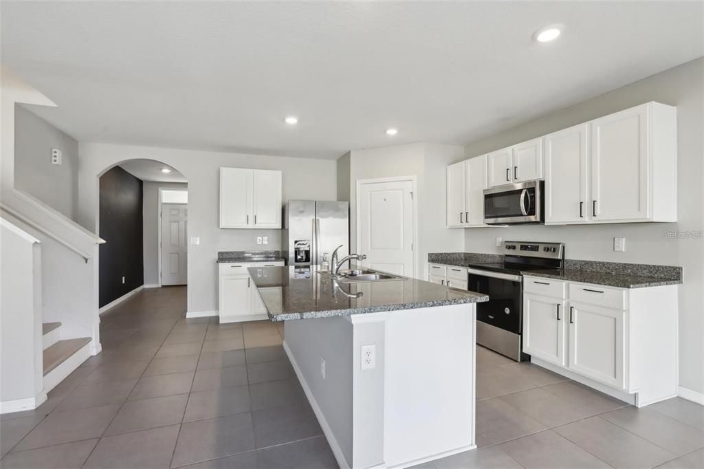 For Rent: $3,000 (5 beds, 3 baths, 2674 Square Feet)