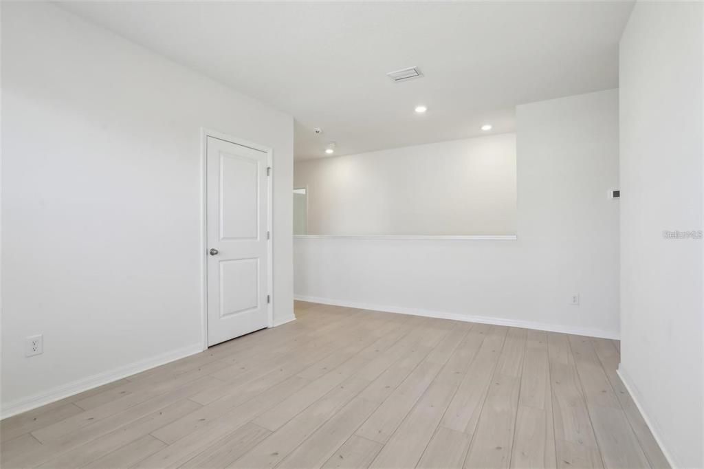 For Rent: $3,000 (5 beds, 3 baths, 2674 Square Feet)