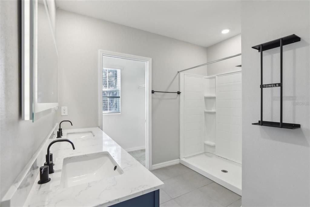 For Rent: $3,000 (5 beds, 3 baths, 2674 Square Feet)