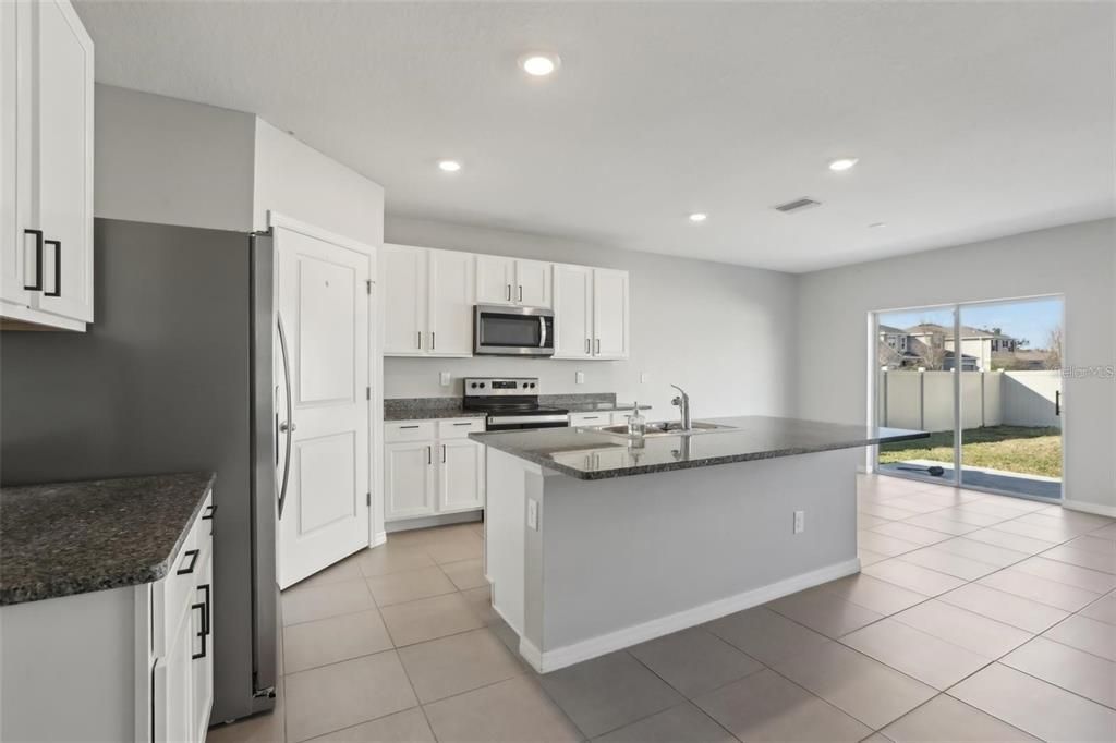 For Rent: $3,000 (5 beds, 3 baths, 2674 Square Feet)