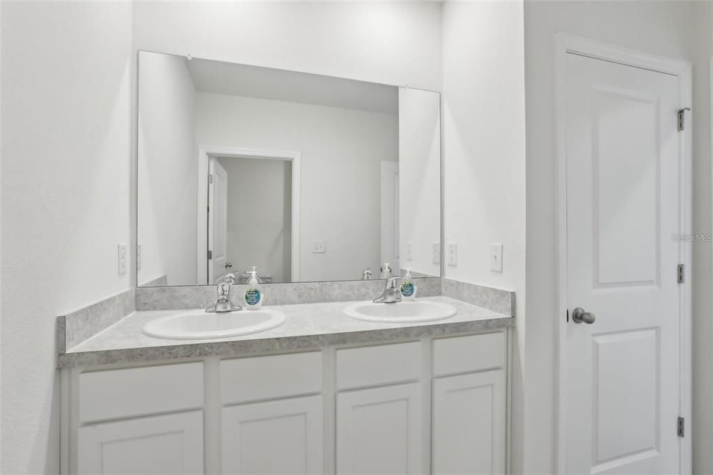 For Rent: $3,000 (5 beds, 3 baths, 2674 Square Feet)