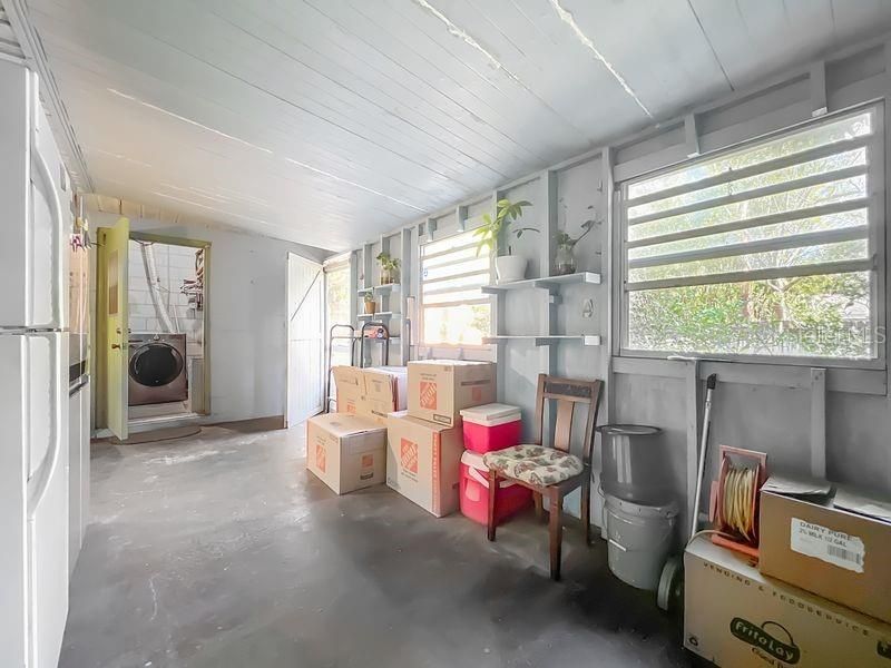 Active With Contract: $235,000 (2 beds, 1 baths, 952 Square Feet)