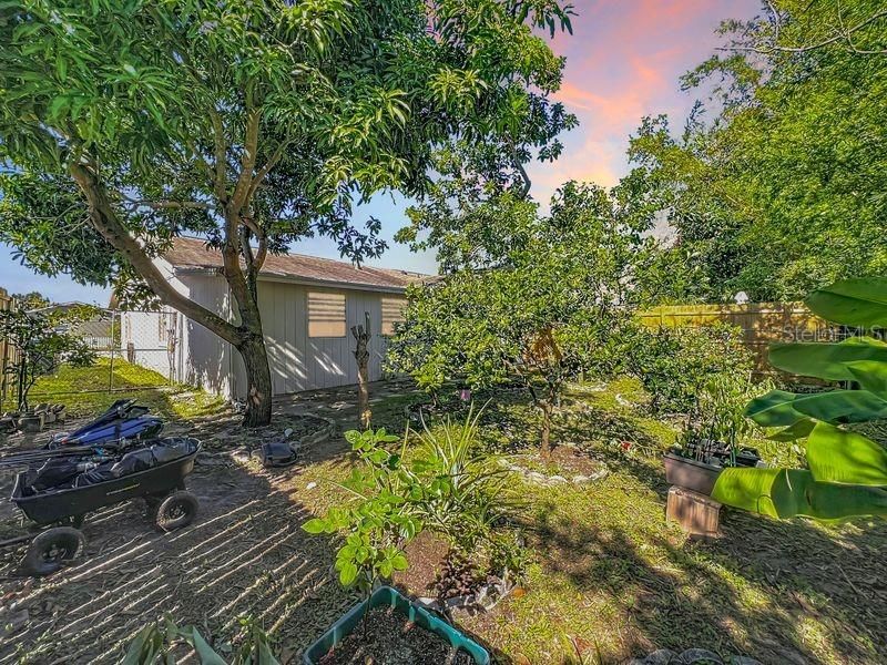 Active With Contract: $235,000 (2 beds, 1 baths, 952 Square Feet)