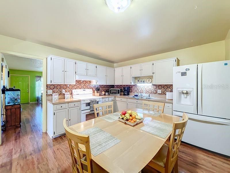 Active With Contract: $235,000 (2 beds, 1 baths, 952 Square Feet)