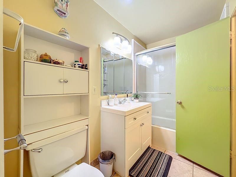 Active With Contract: $235,000 (2 beds, 1 baths, 952 Square Feet)