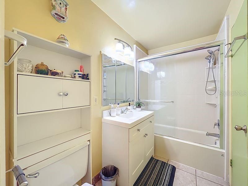 Active With Contract: $235,000 (2 beds, 1 baths, 952 Square Feet)