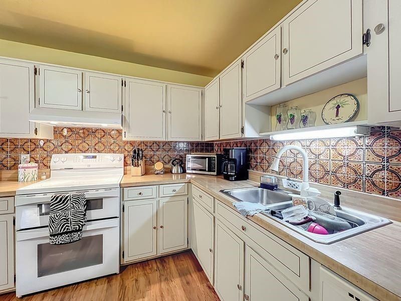 Active With Contract: $235,000 (2 beds, 1 baths, 952 Square Feet)