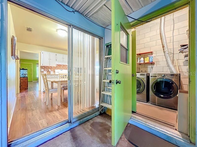 Active With Contract: $235,000 (2 beds, 1 baths, 952 Square Feet)