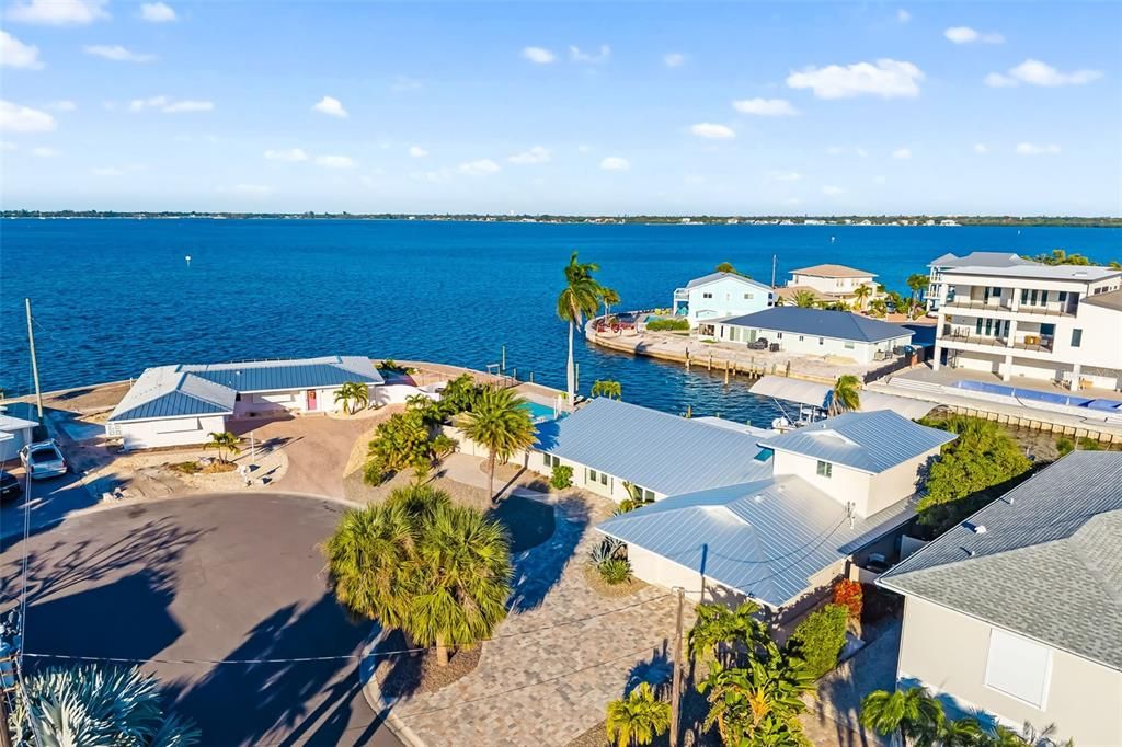 For Sale: $1,640,000 (3 beds, 3 baths, 2939 Square Feet)