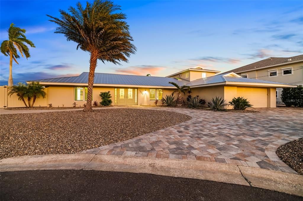 For Sale: $1,640,000 (3 beds, 3 baths, 2939 Square Feet)