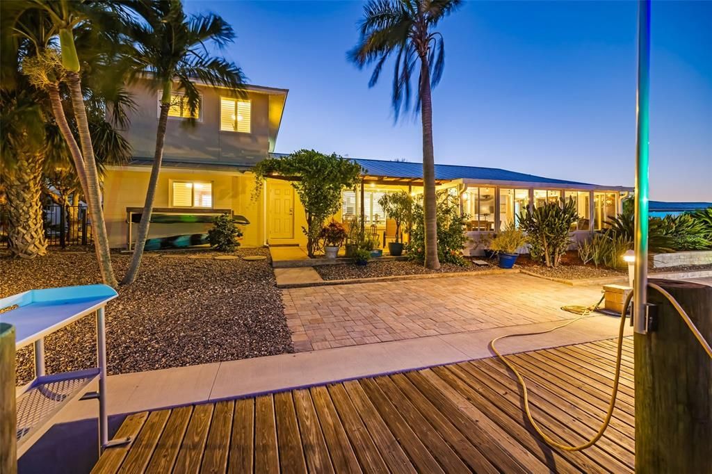 For Sale: $1,640,000 (3 beds, 3 baths, 2939 Square Feet)