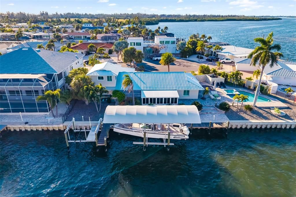 For Sale: $1,640,000 (3 beds, 3 baths, 2939 Square Feet)