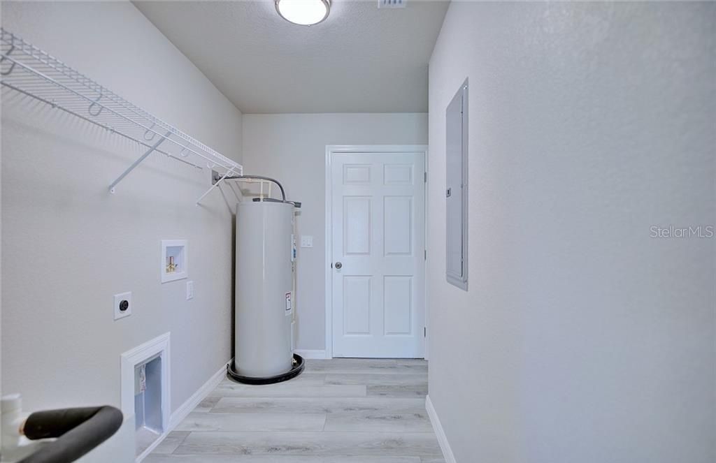 For Sale: $259,900 (3 beds, 2 baths, 1220 Square Feet)