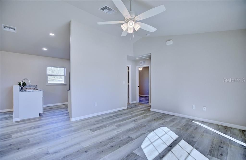 For Sale: $259,900 (3 beds, 2 baths, 1220 Square Feet)