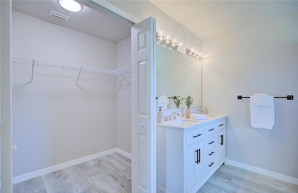 For Sale: $259,900 (3 beds, 2 baths, 1220 Square Feet)