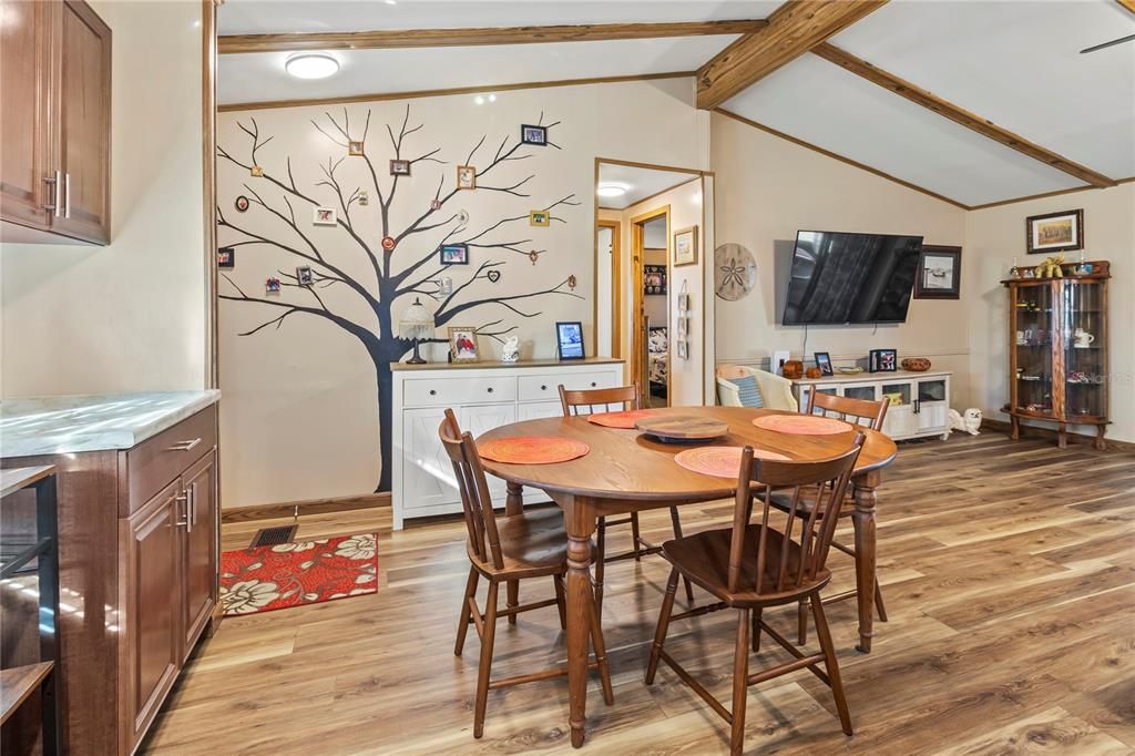 待售: $239,900 (2 贝兹, 2 浴室, 1176 平方英尺)