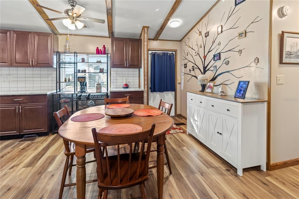 待售: $239,900 (2 贝兹, 2 浴室, 1176 平方英尺)