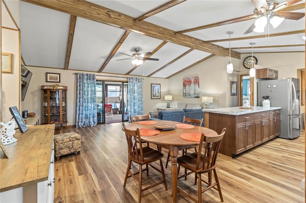 待售: $239,900 (2 贝兹, 2 浴室, 1176 平方英尺)