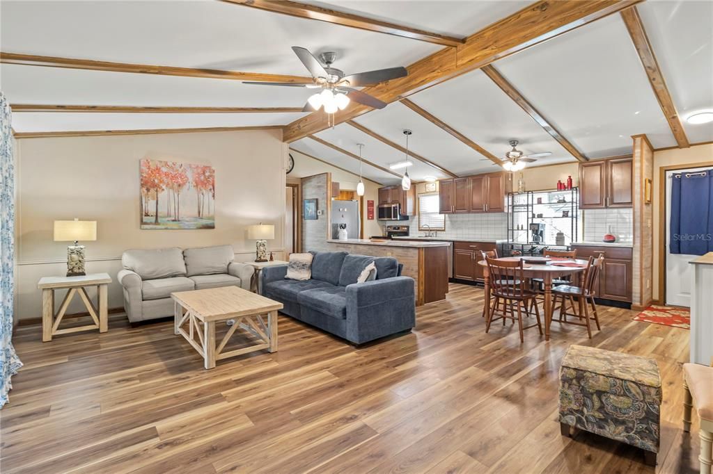 待售: $239,900 (2 贝兹, 2 浴室, 1176 平方英尺)