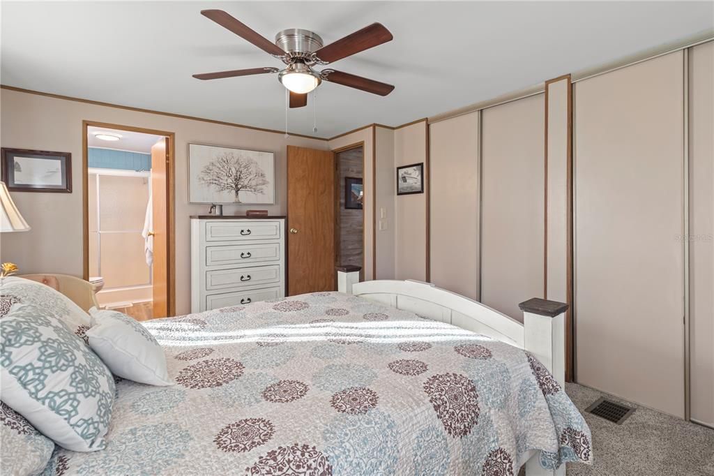 待售: $239,900 (2 贝兹, 2 浴室, 1176 平方英尺)