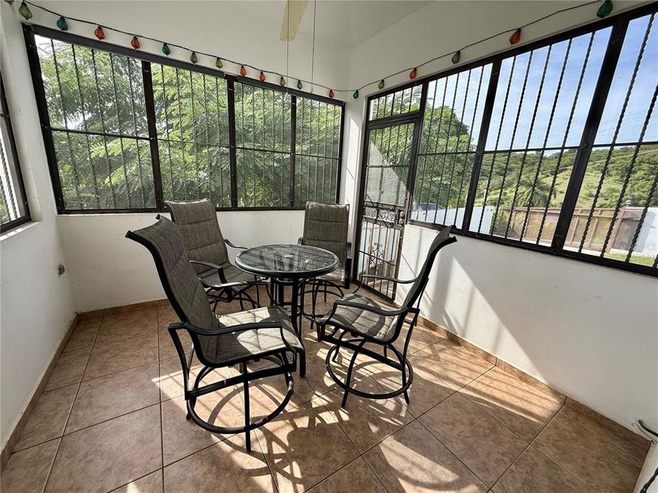 На продажу: $450,000 (3 спален, 1 ванн, 1200 Квадратных фут)