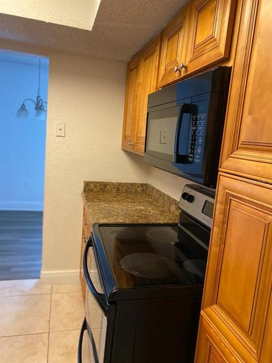 For Rent: $1,200 (1 beds, 1 baths, 756 Square Feet)