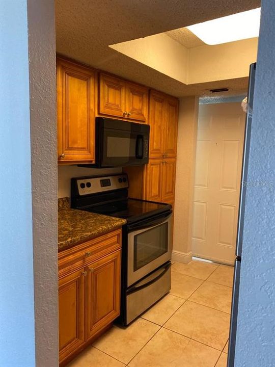 For Rent: $1,200 (1 beds, 1 baths, 756 Square Feet)