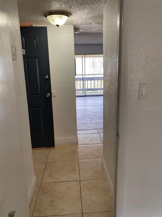 For Rent: $1,200 (1 beds, 1 baths, 756 Square Feet)