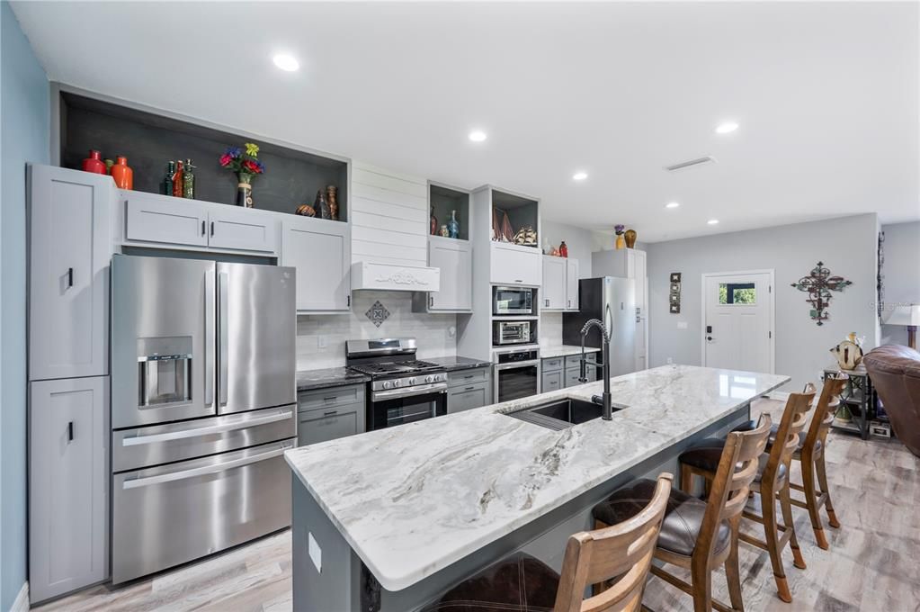 For Sale: $980,000 (5 beds, 5 baths, 4147 Square Feet)