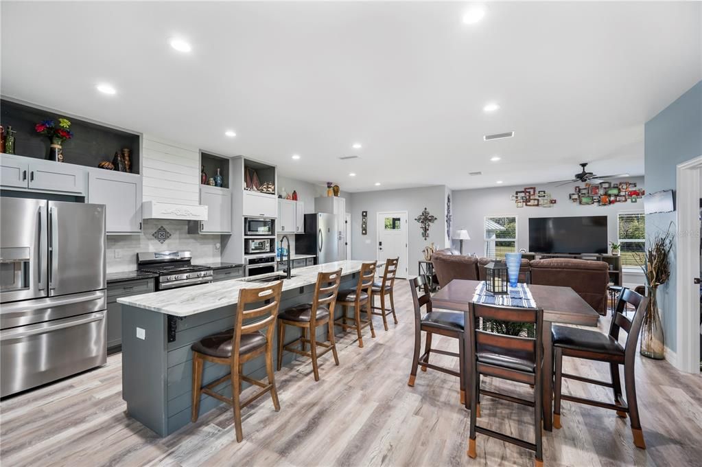 For Sale: $980,000 (5 beds, 5 baths, 4147 Square Feet)