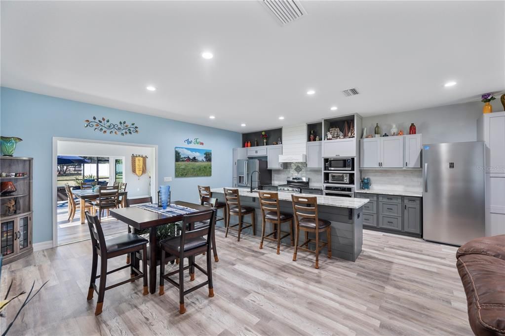 For Sale: $980,000 (5 beds, 5 baths, 4147 Square Feet)