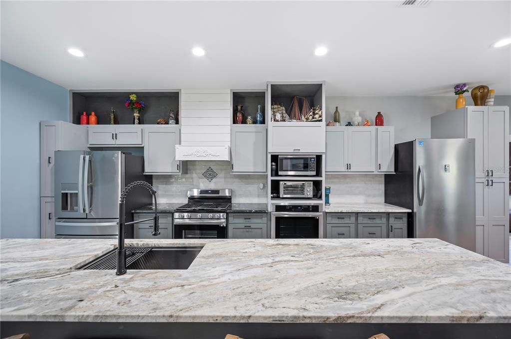 For Sale: $980,000 (5 beds, 5 baths, 4147 Square Feet)