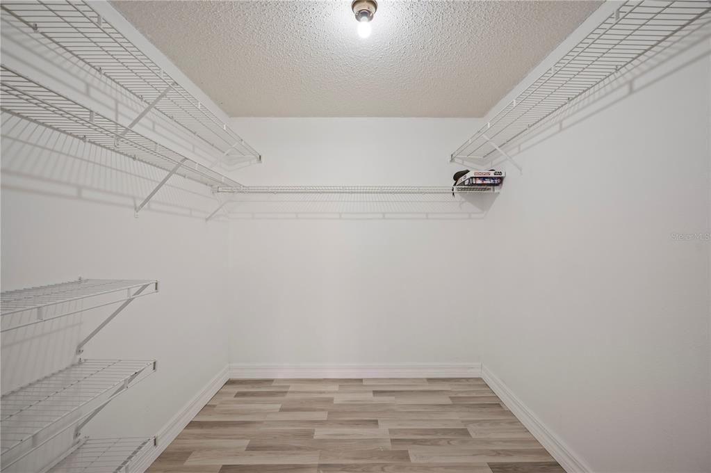 For Sale: $980,000 (5 beds, 5 baths, 4147 Square Feet)