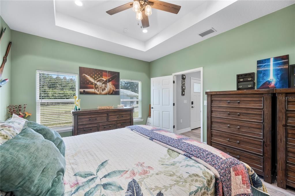 For Sale: $980,000 (5 beds, 5 baths, 4147 Square Feet)