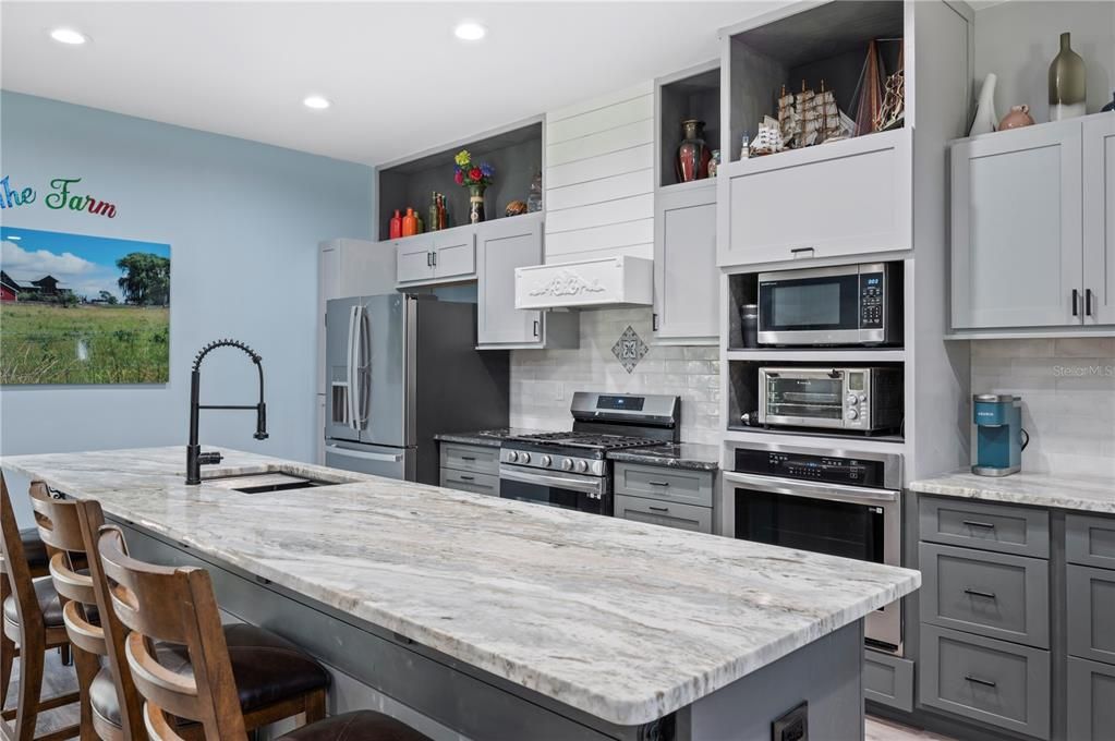 For Sale: $980,000 (5 beds, 5 baths, 4147 Square Feet)