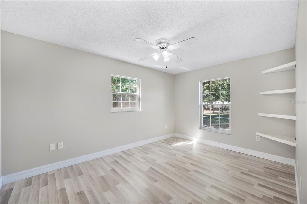 For Sale: $980,000 (5 beds, 5 baths, 4147 Square Feet)