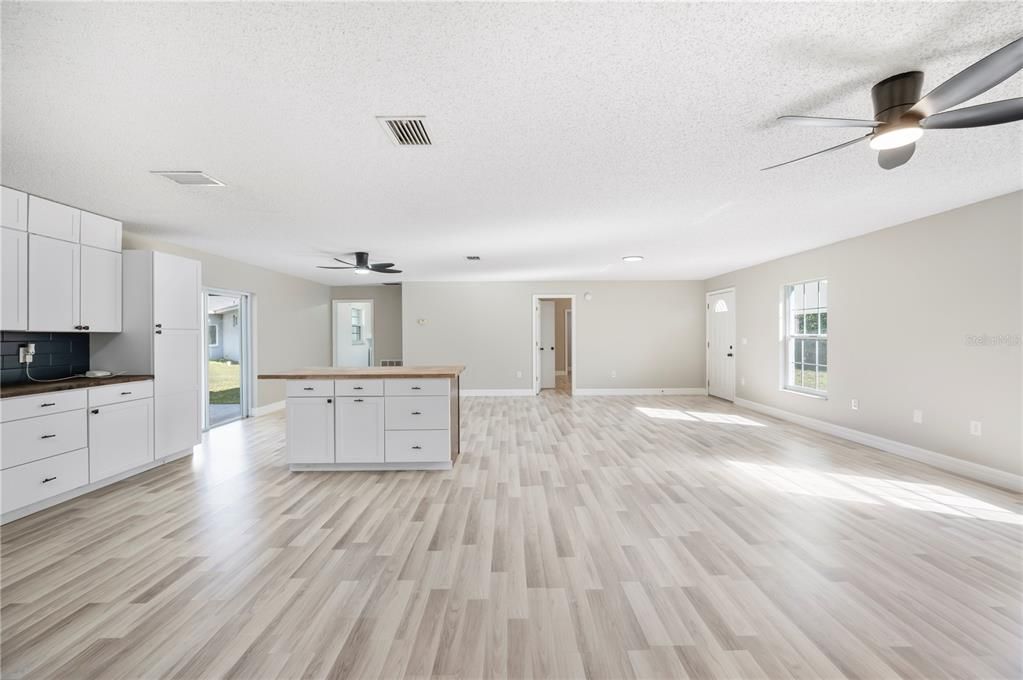 For Sale: $980,000 (5 beds, 5 baths, 4147 Square Feet)