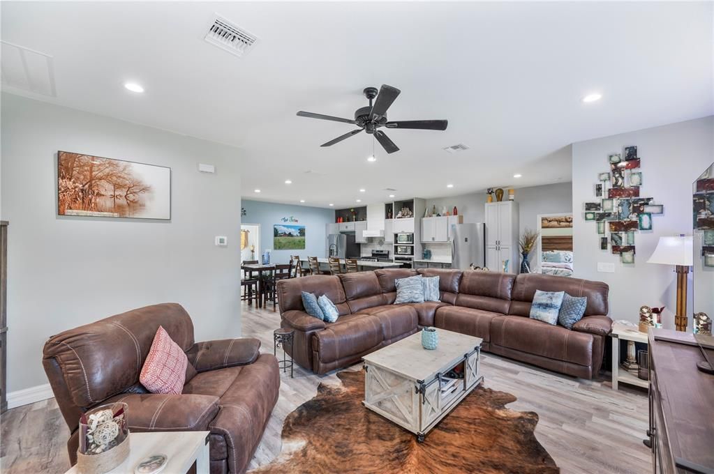 For Sale: $980,000 (5 beds, 5 baths, 4147 Square Feet)