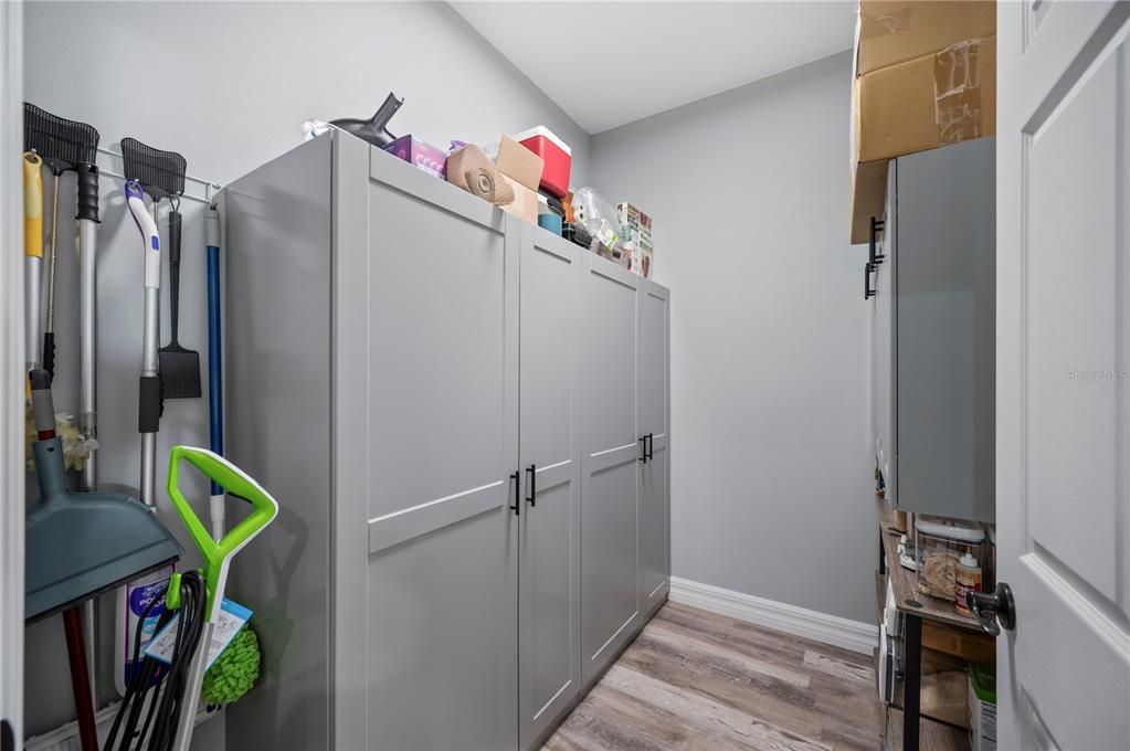 For Sale: $980,000 (5 beds, 5 baths, 4147 Square Feet)