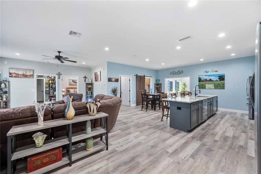 For Sale: $980,000 (5 beds, 5 baths, 4147 Square Feet)