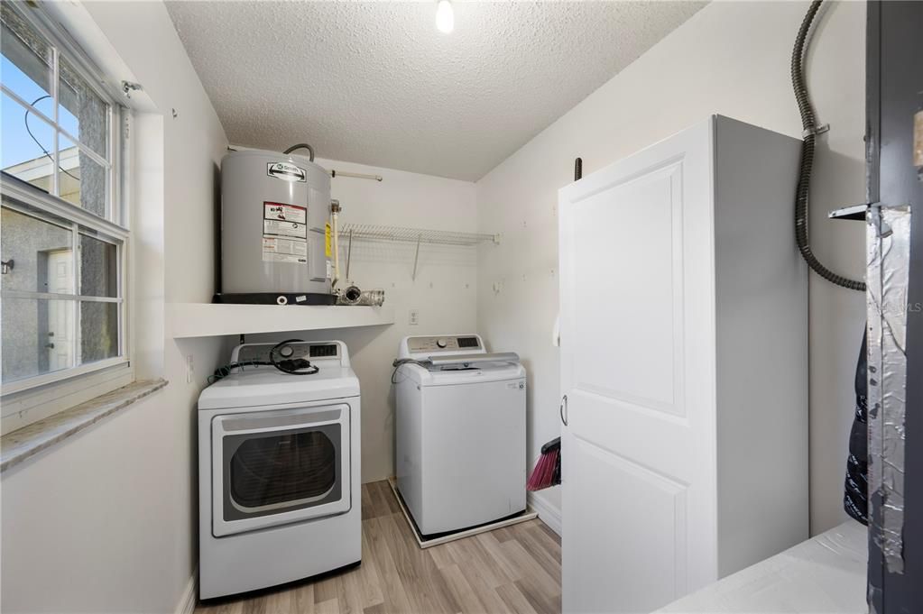 For Sale: $980,000 (5 beds, 5 baths, 4147 Square Feet)