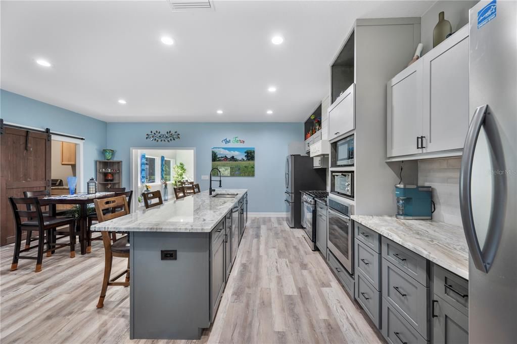 For Sale: $980,000 (5 beds, 5 baths, 4147 Square Feet)