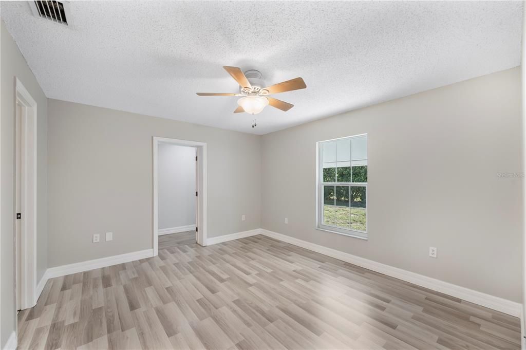 For Sale: $980,000 (5 beds, 5 baths, 4147 Square Feet)