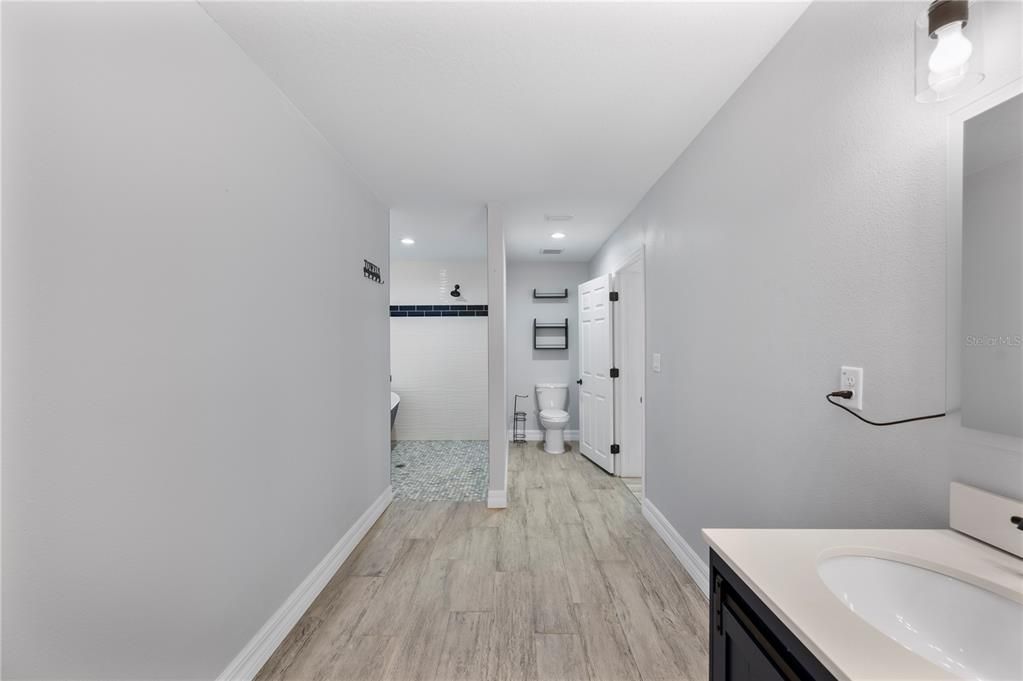 For Sale: $980,000 (5 beds, 5 baths, 4147 Square Feet)