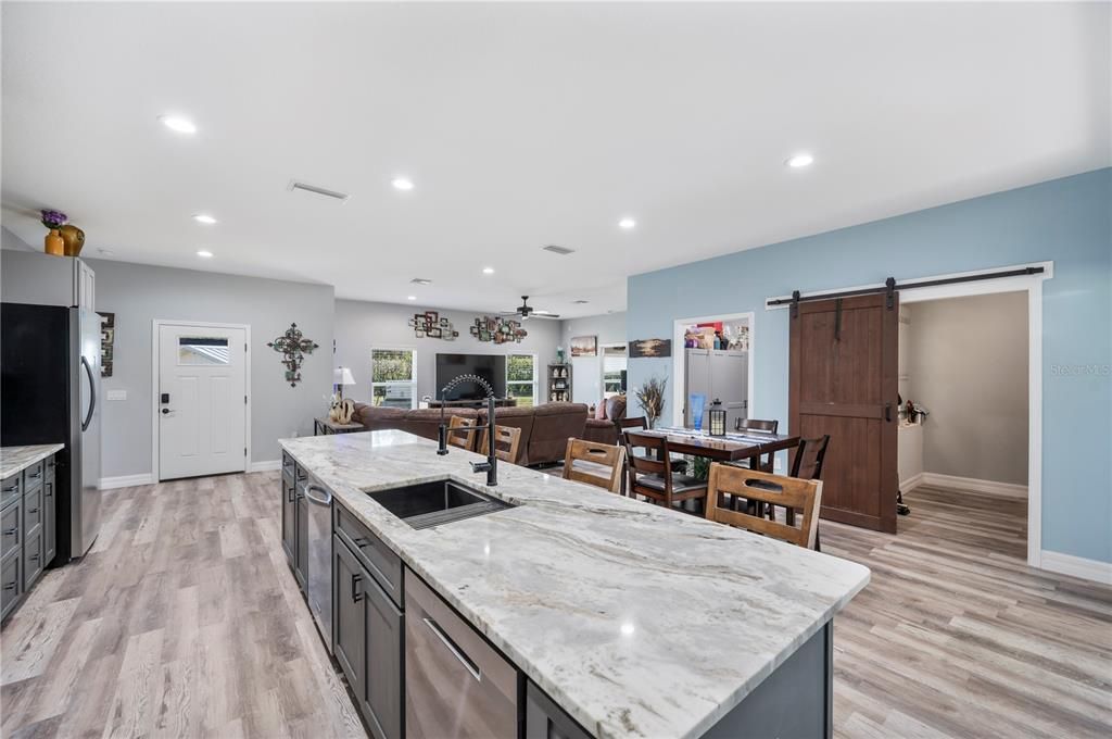 For Sale: $980,000 (5 beds, 5 baths, 4147 Square Feet)