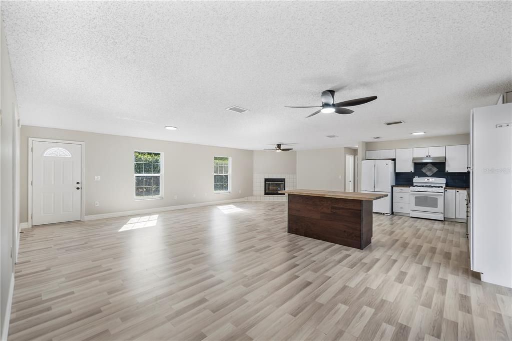 For Sale: $980,000 (5 beds, 5 baths, 4147 Square Feet)