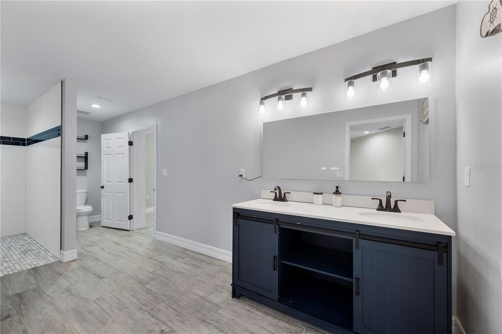 For Sale: $980,000 (5 beds, 5 baths, 4147 Square Feet)