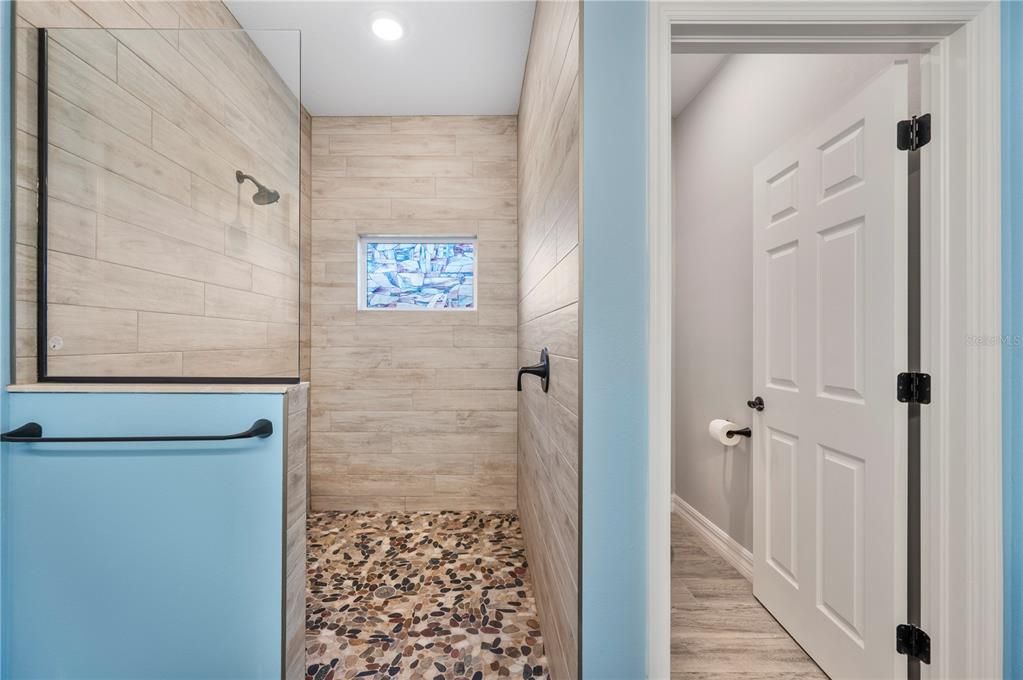 For Sale: $980,000 (5 beds, 5 baths, 4147 Square Feet)