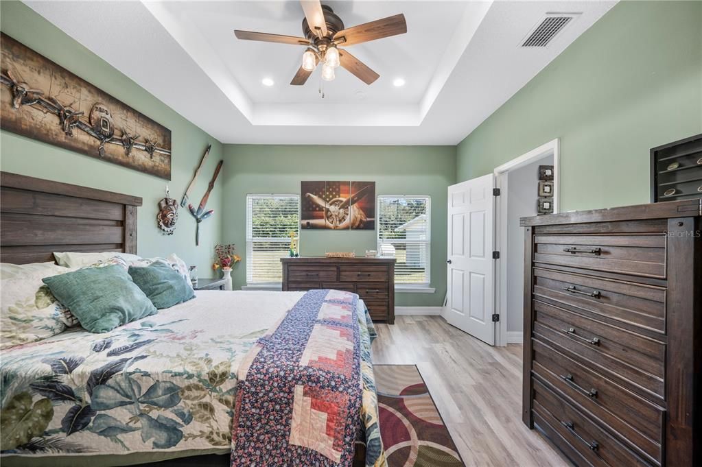 For Sale: $980,000 (5 beds, 5 baths, 4147 Square Feet)